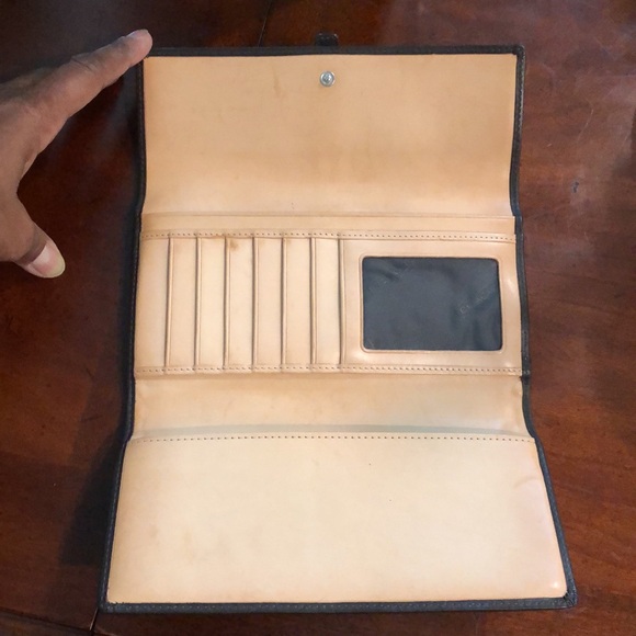 COACH Signature C’s in Excellent Used Condition (EUC) Long Wallet - Picture 4 of 16